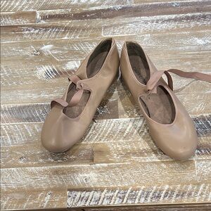 Capezio Women's Beige tap shoes